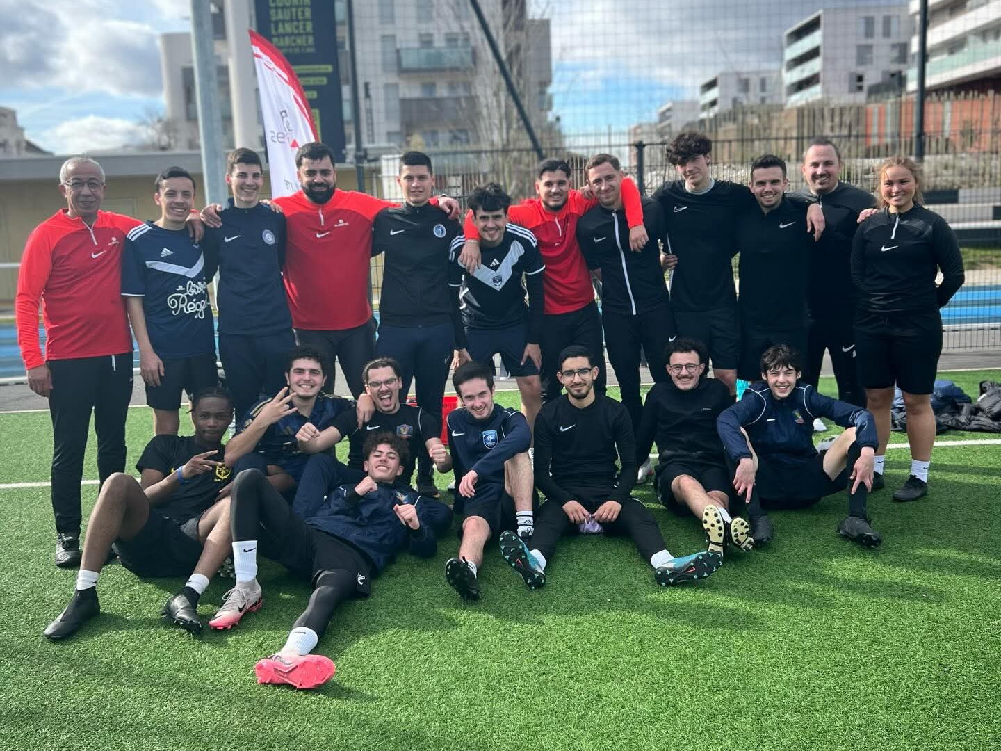 Jeunes arbitres girondins et valdoisiens réunis sur le terrain de Bezons